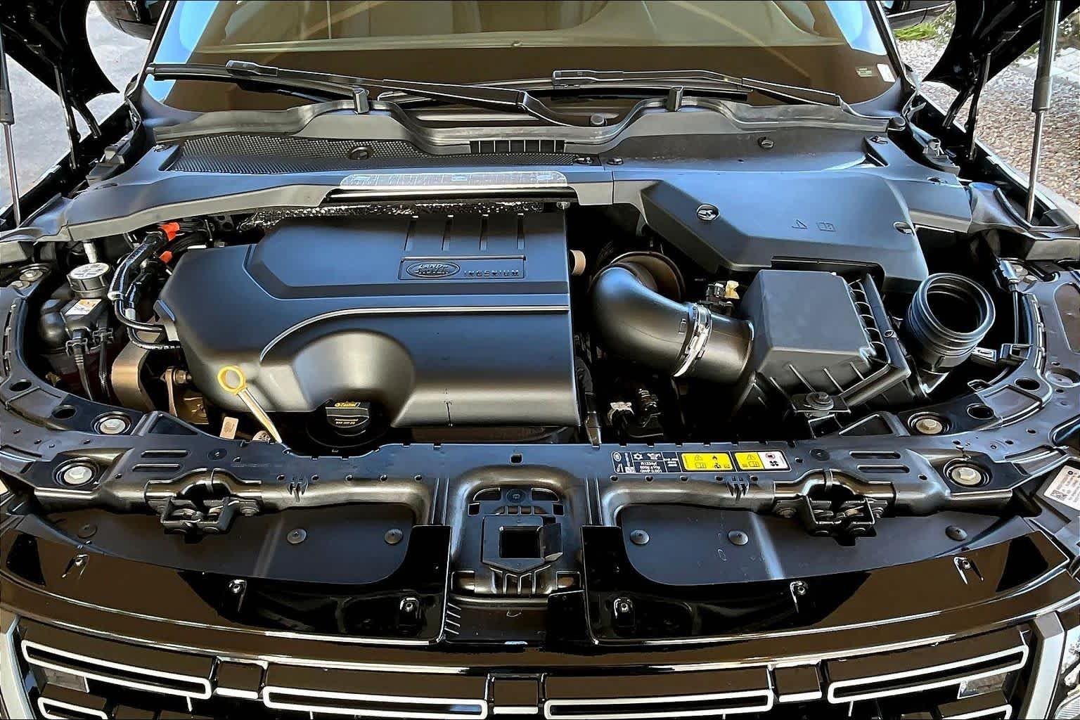 New 2026 Santorini Black Metallic Land Rover Core S image 16