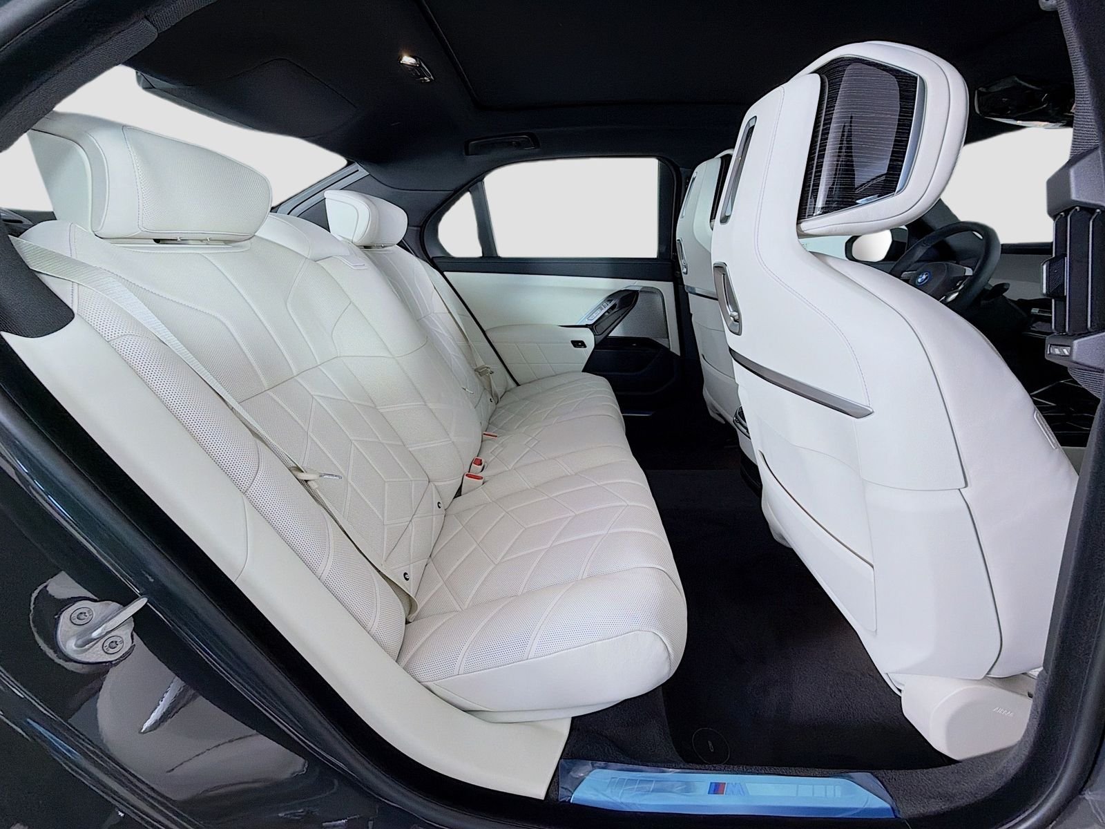 New 2026 Dravit Grey Metallic BMW xDrive60 image 28