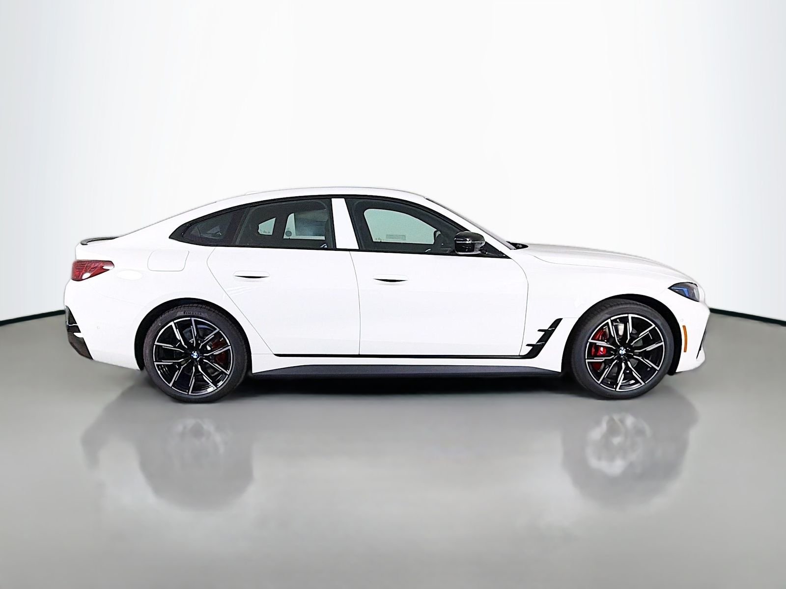 New 2026 Alpine White BMW eDrive40 image 8