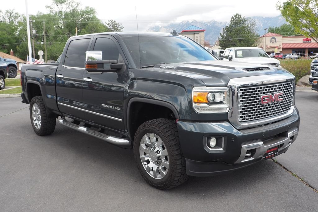 Used 2017 Gray GMC Denali image 3