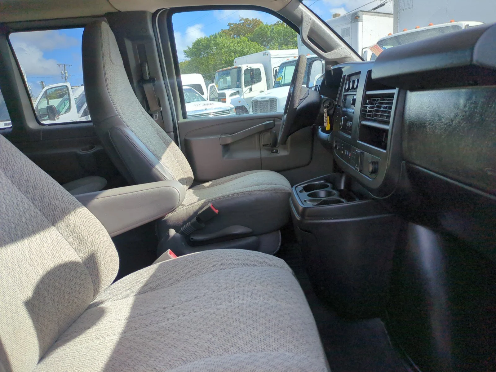 2019 Chevrolet Express Passenger LT - Photo 15
