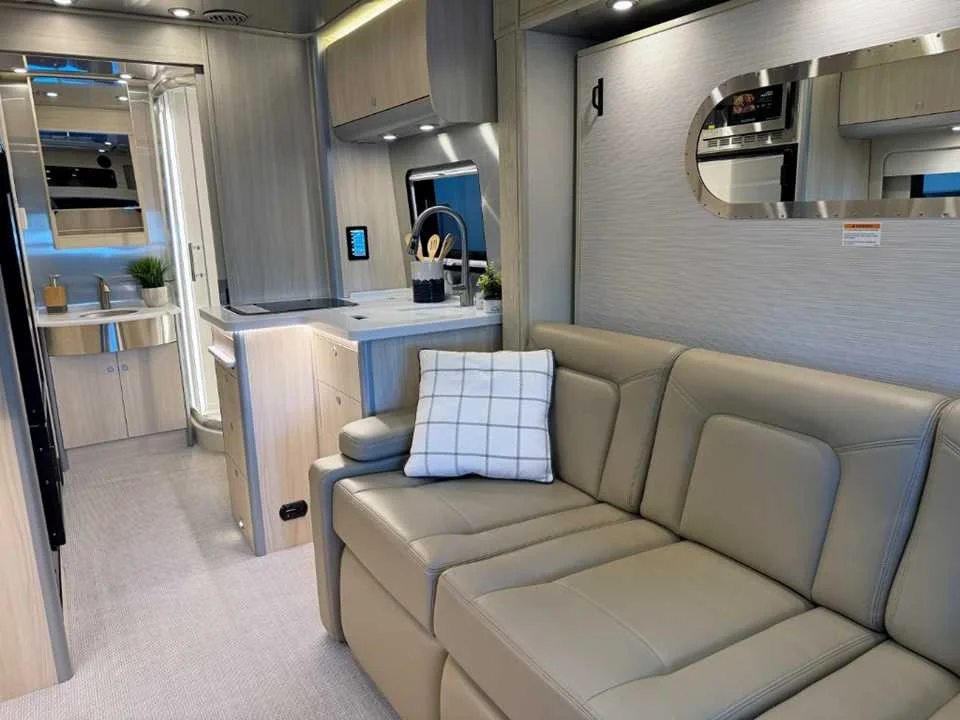 New 2025 Hightech Silver Premium Metallic AIRSTREAM  image 35