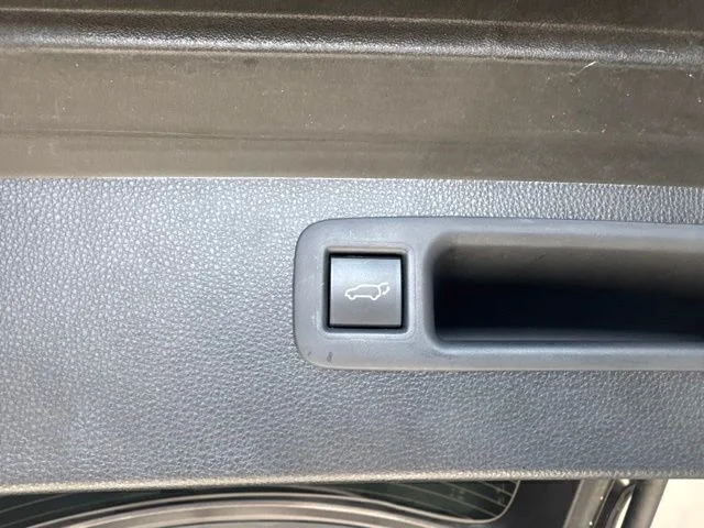 Used 2021  Toyota XLE image 24