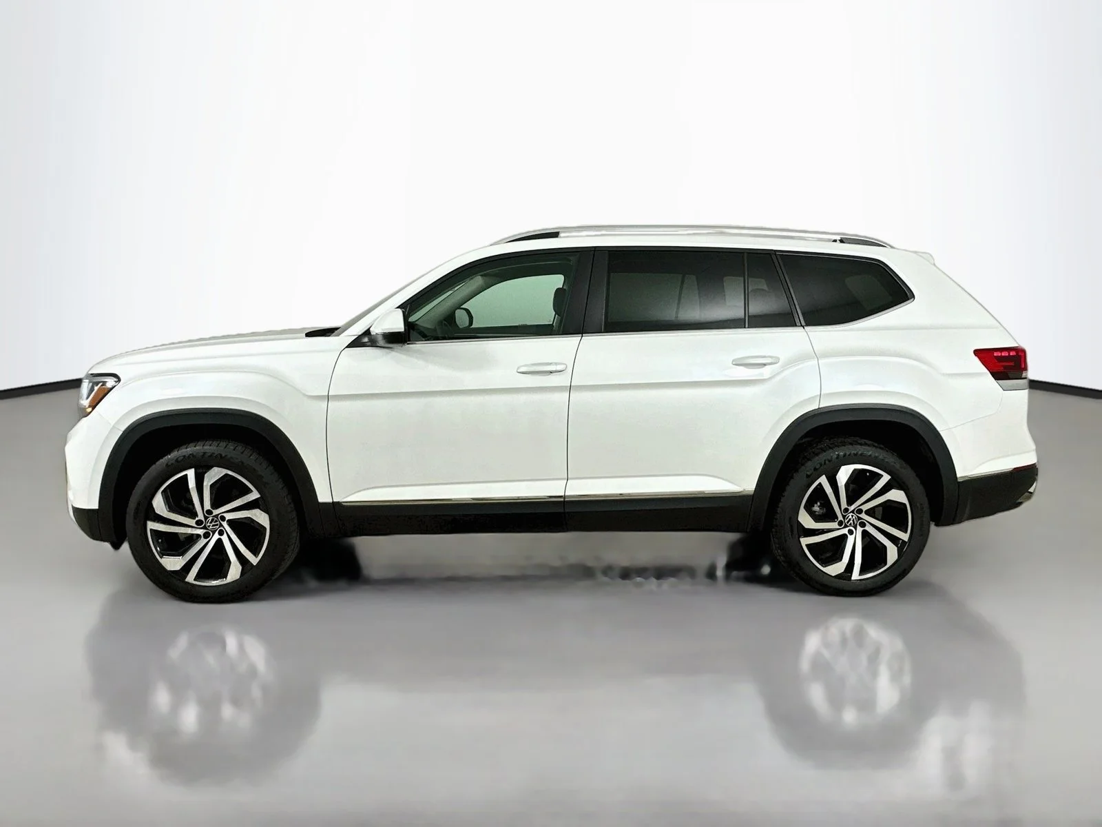 Used 2023 White Volkswagen  image 8
