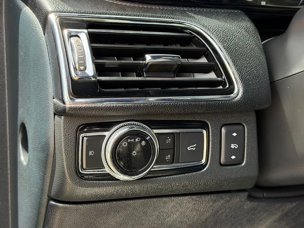 Used 2019 Black Lincoln Reserve image 26
