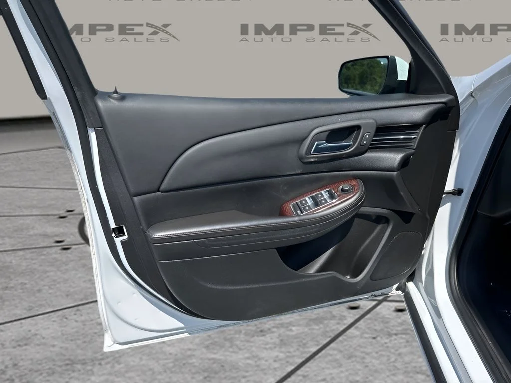Used 2013 White Chevrolet LT image 21