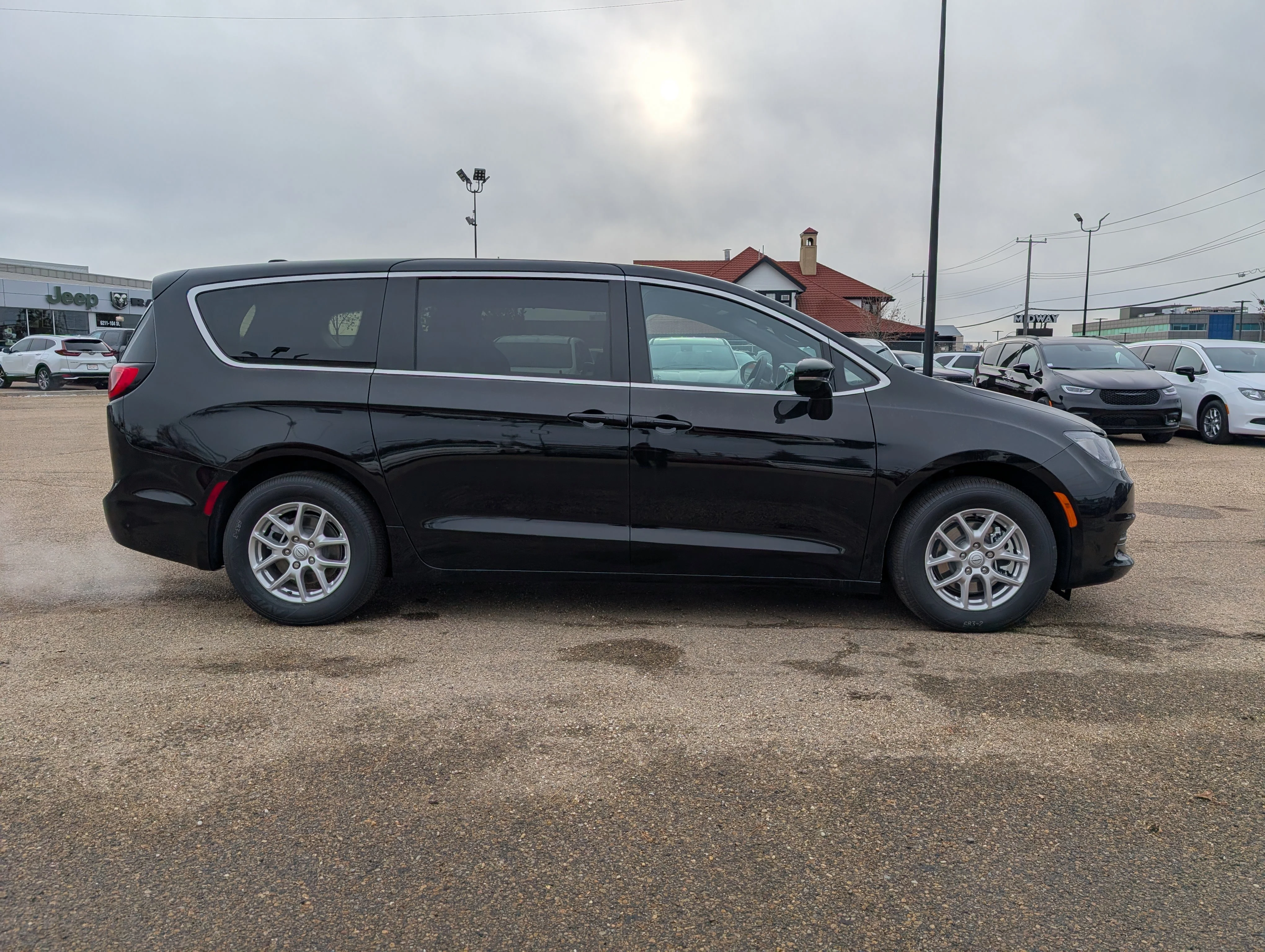 New 2026 Diamond Black Crystal Pearl Chrysler SXT image 8