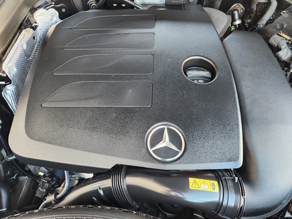 Used 2022  Mercedes-Benz GLC 300 image 33