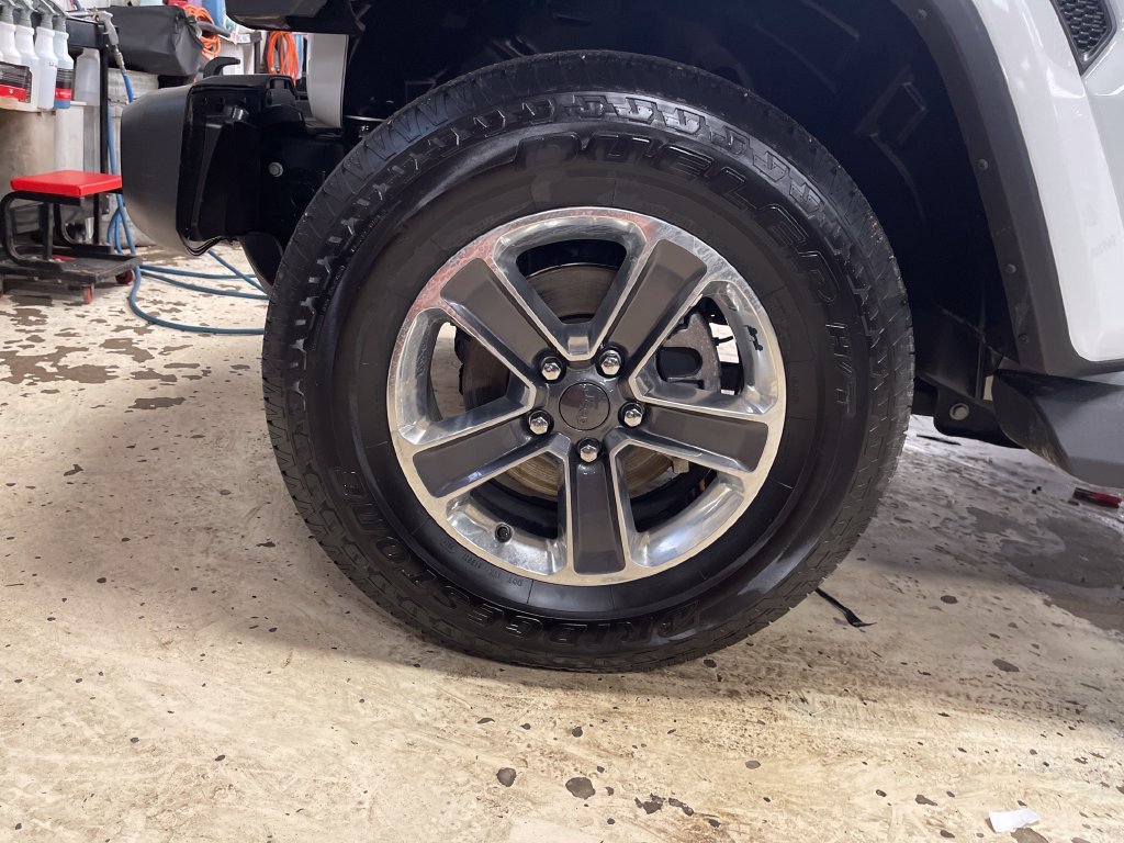 Used 2023 White Jeep Sahara image 11