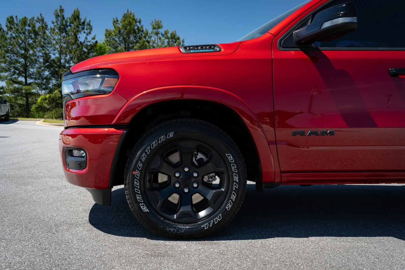 New 2026 Molten Red Pearl-Coat Exterior Paint RAM Big Horn/Lone Star image 4