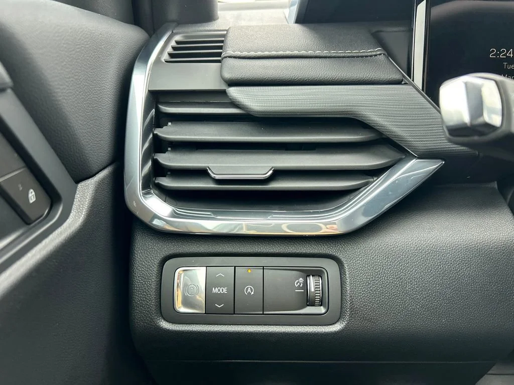New 2026 Sterling Metallic GMC Elevation image 21