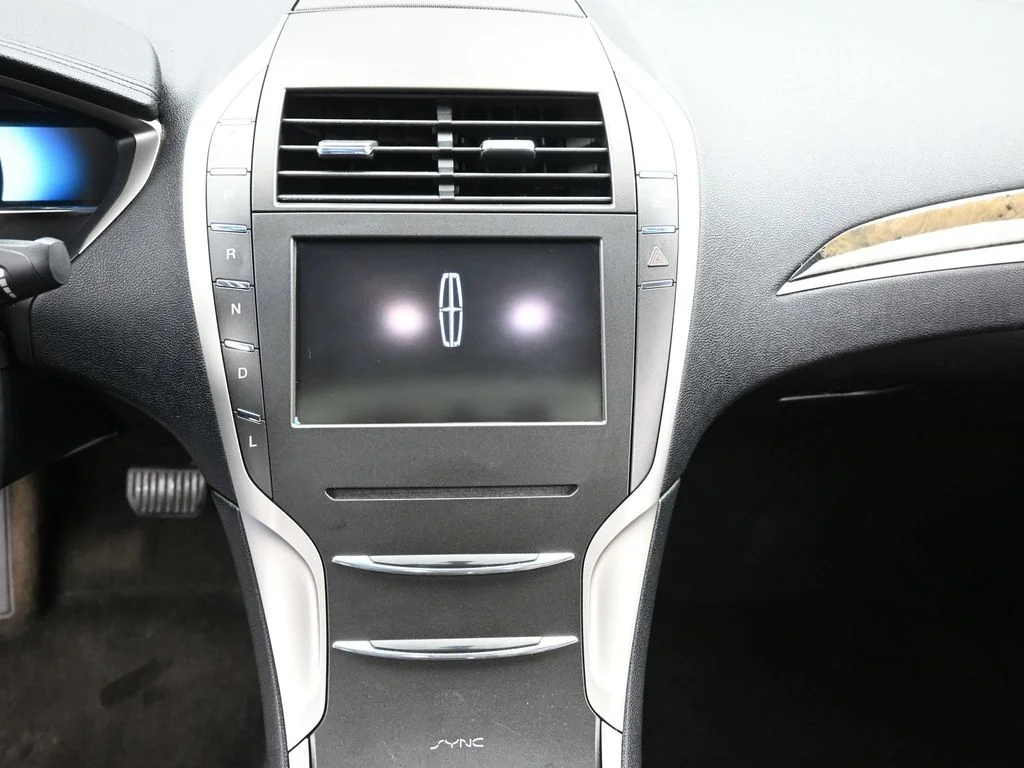 Used 2016 White Lincoln Base image 19