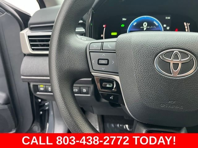 Used 2025  Toyota LE image 18