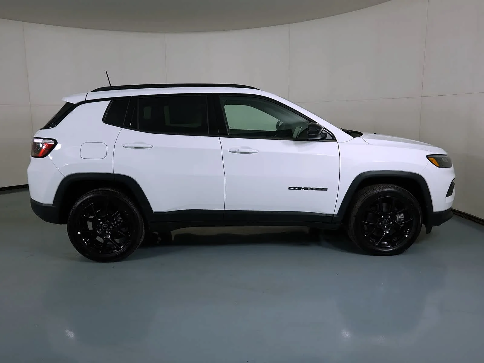 New 2026 Bright White Clearcoat Jeep Latitude image 11