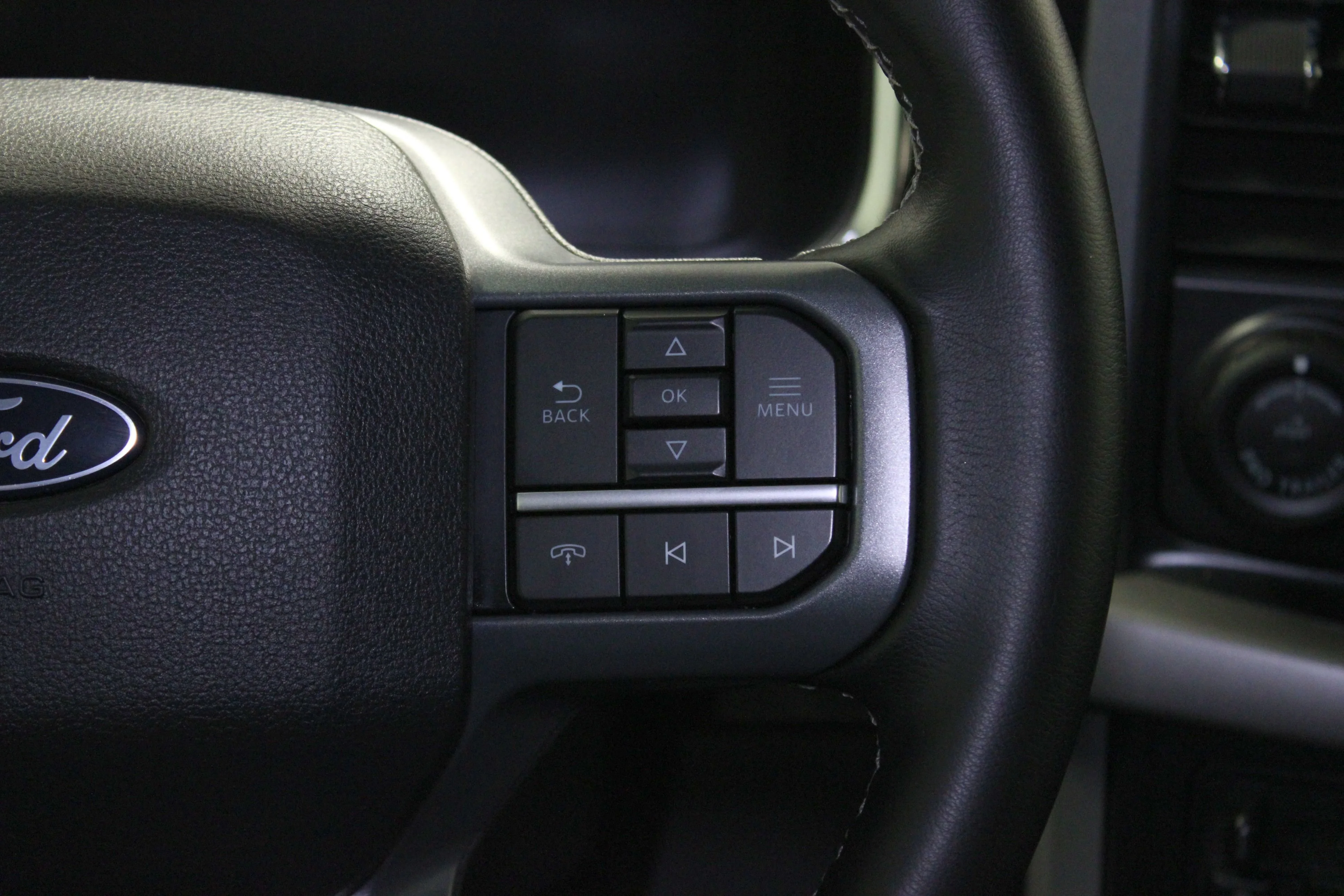 Used 2024 Oxford White Ford XLT image 25