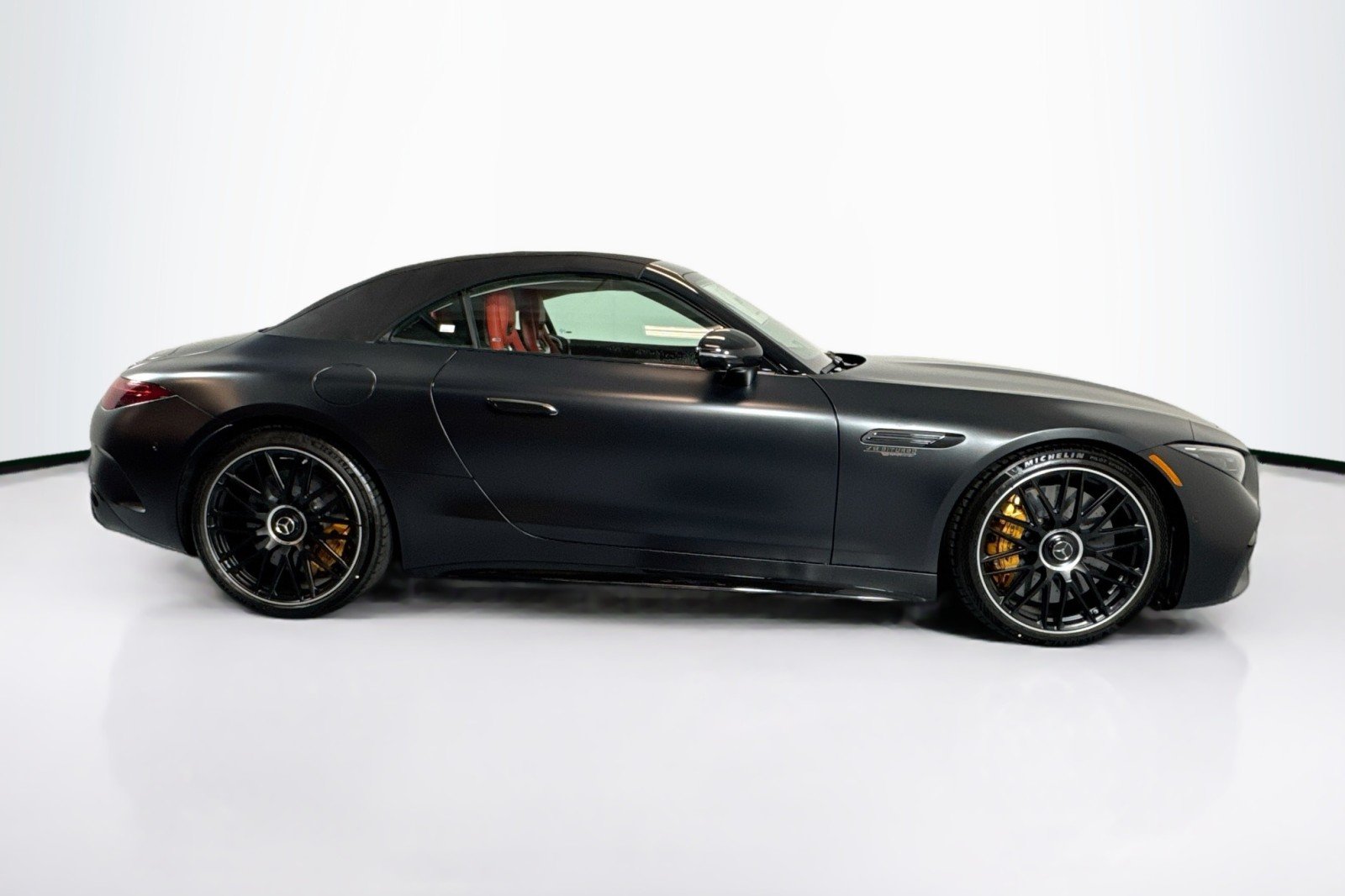 New 2026 MANUFAKTUR Night Black Magno Mercedes-Benz AMG® SL 63 S E Performance Roadster image 4