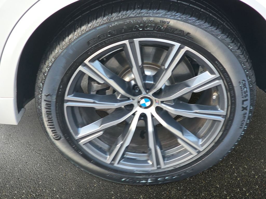 Used 2025 White BMW xDrive40i image 36
