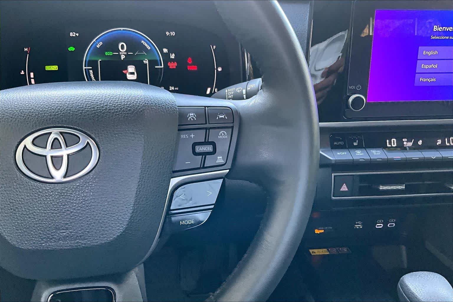 Used 2025 Ice Cap Toyota LE image 25