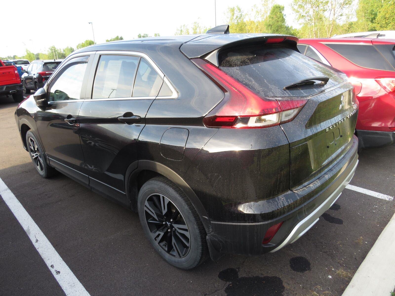 Used 2023 Labrador Black Pearl Mitsubishi SE image 8