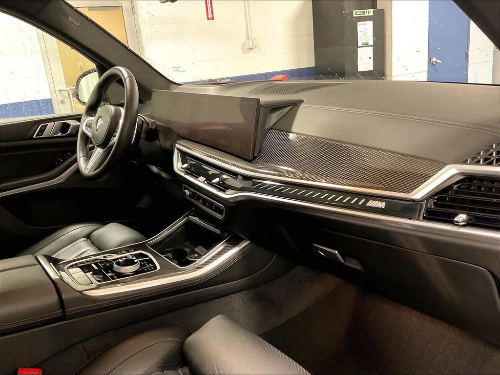 Used 2025 White BMW M60i image 14