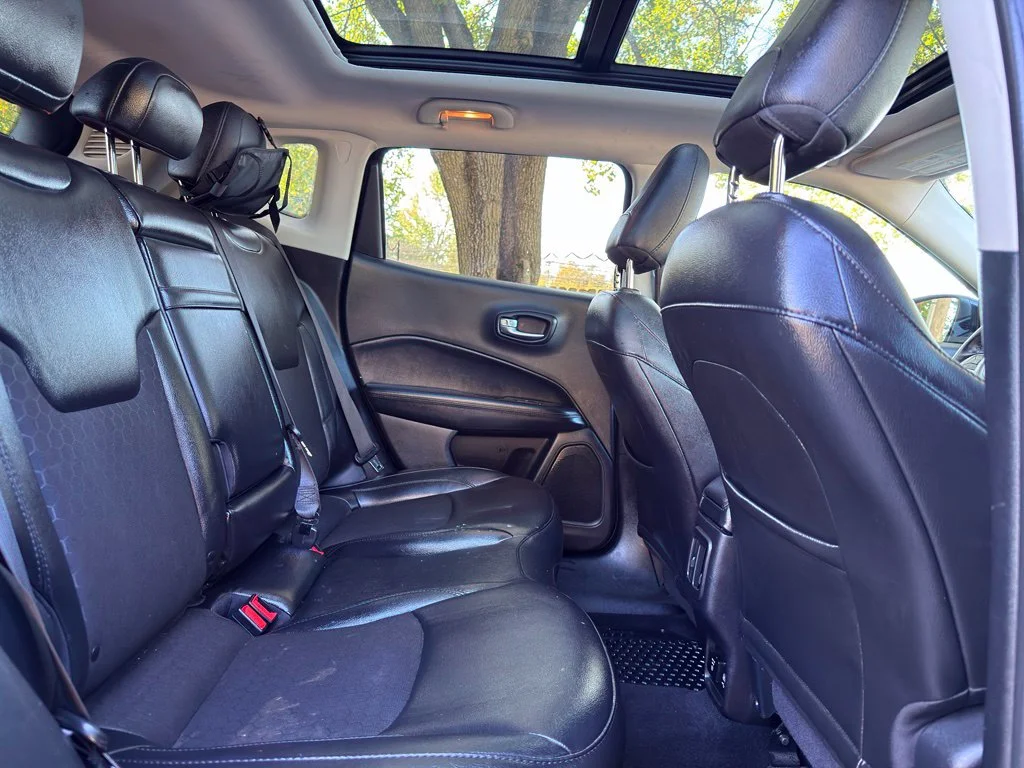 Used 2019 Black Jeep Latitude image 27