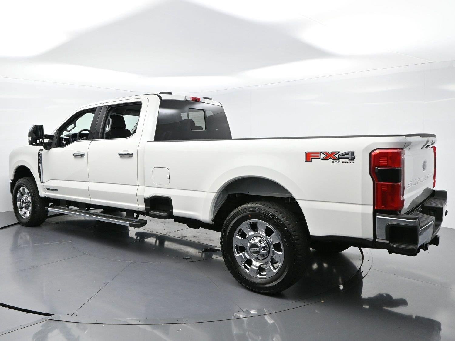 Used 2025 White Ford XL image 5