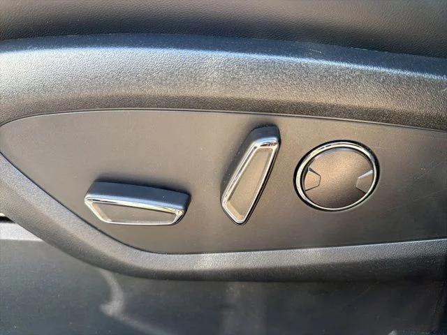 Used 2021 Silver Lincoln Reserve image 3