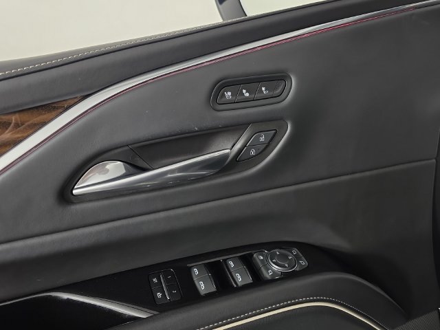 Used 2022 Crystal White Tricoat Cadillac Sport Platinum image 24