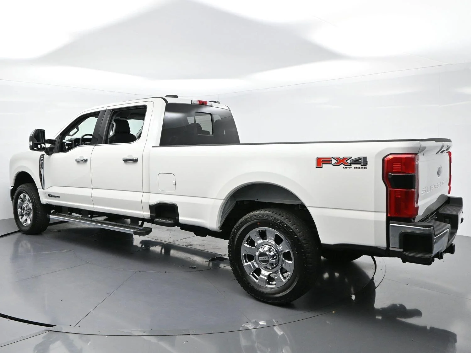 Used 2025 White Ford XL image 5