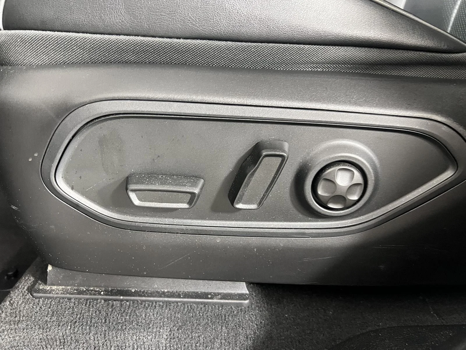 Used 2022 Silver Zynith Jeep Overland image 10