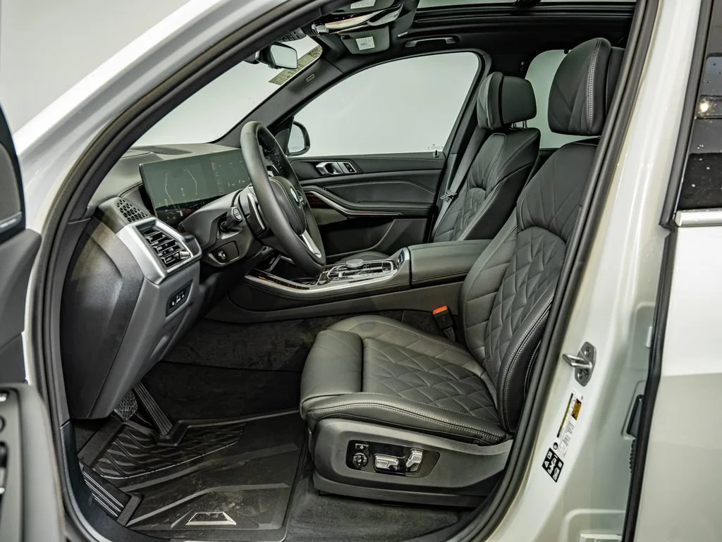 New 2026 Mineral White Metallic BMW xDrive40i image 33