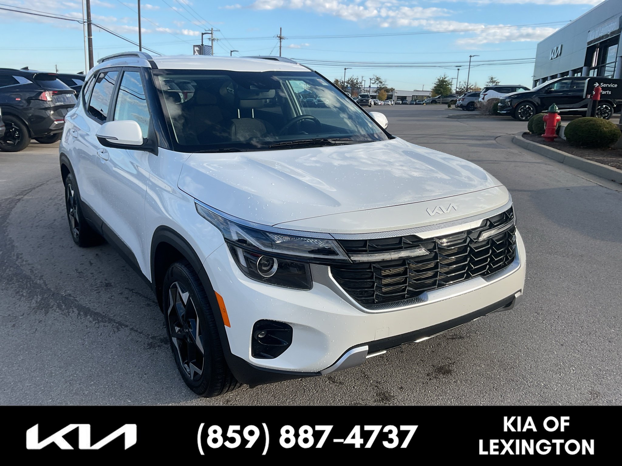 Used 2025 Snow White Pearl Kia S image 1