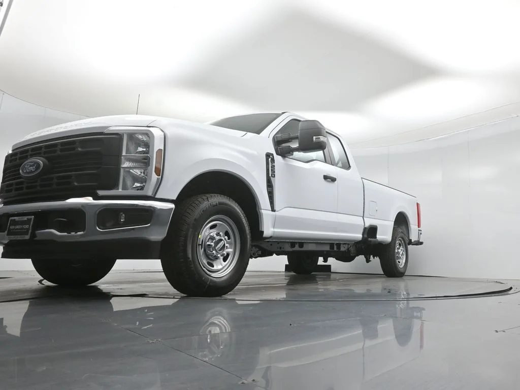 New 2026 Oxford White Ford XL image 37