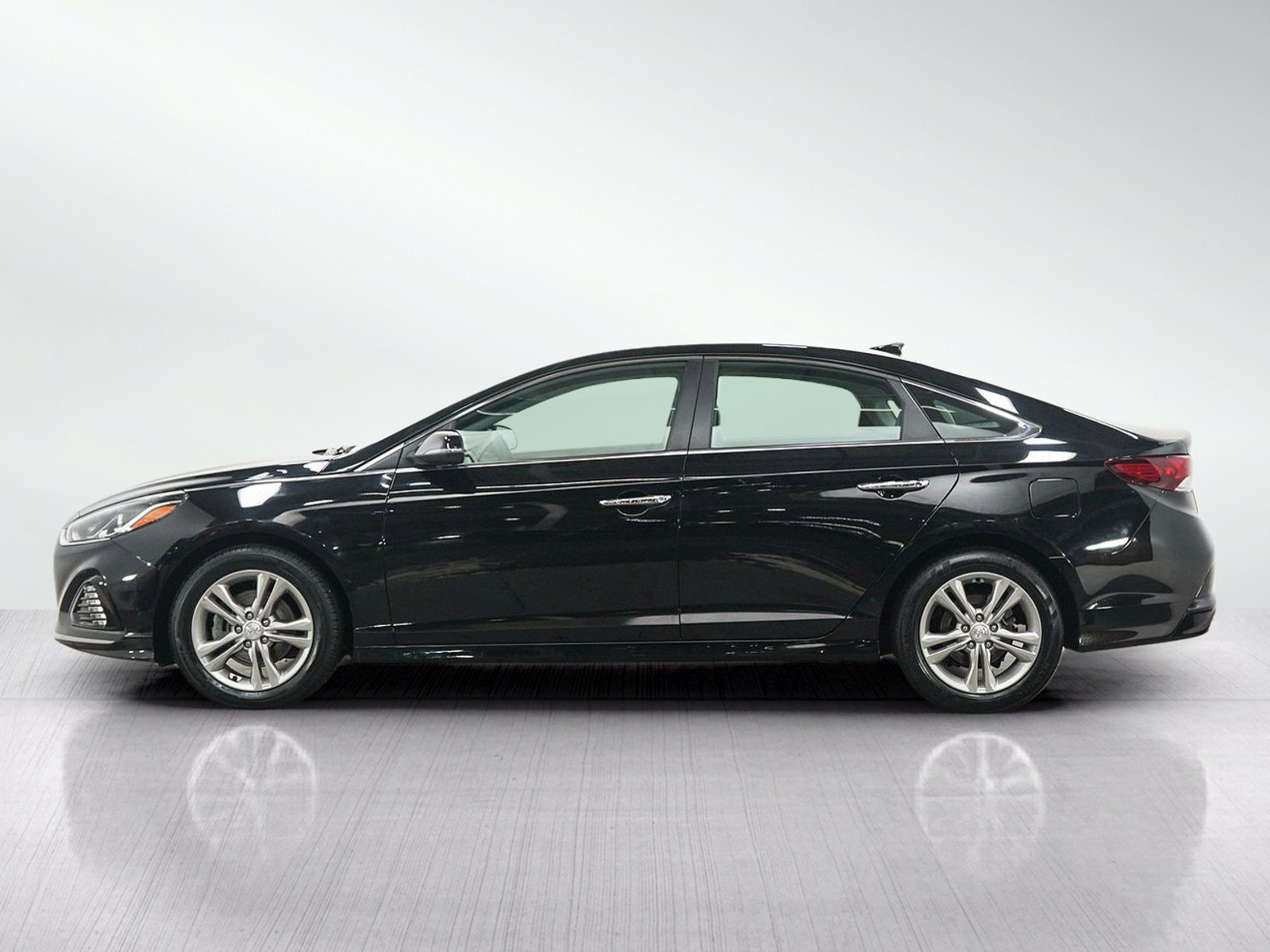 Used 2019 Hyundai Sonata SEL with VIN 5NPE34AF9KH771165 for sale in Minneapolis, Minnesota