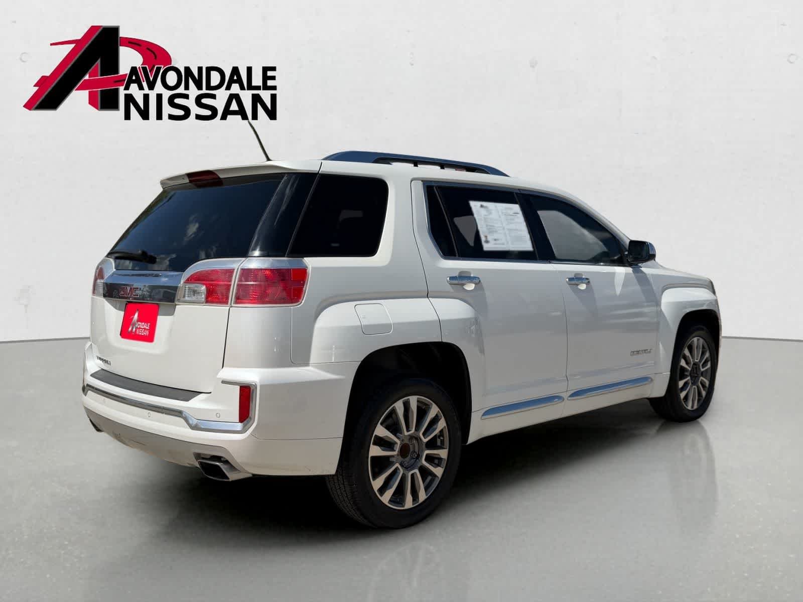 Used 2016 White Frost Tricoat GMC Denali image 6