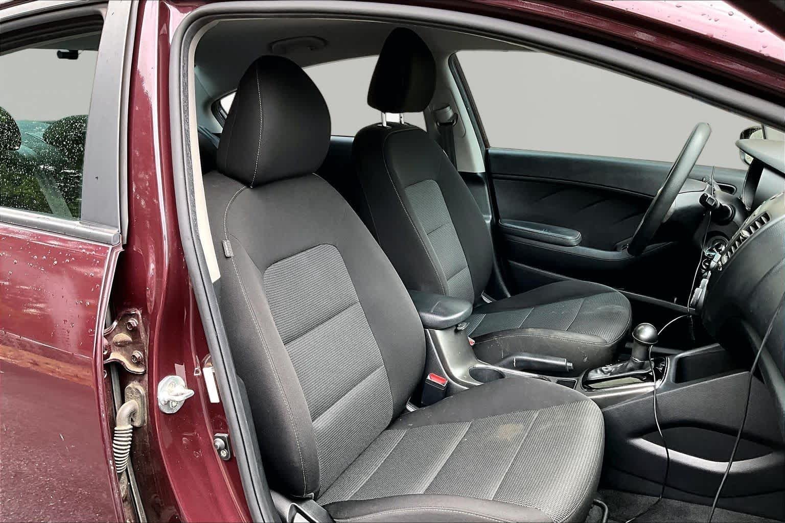 Used 2018 Garnet Red Kia LX image 8