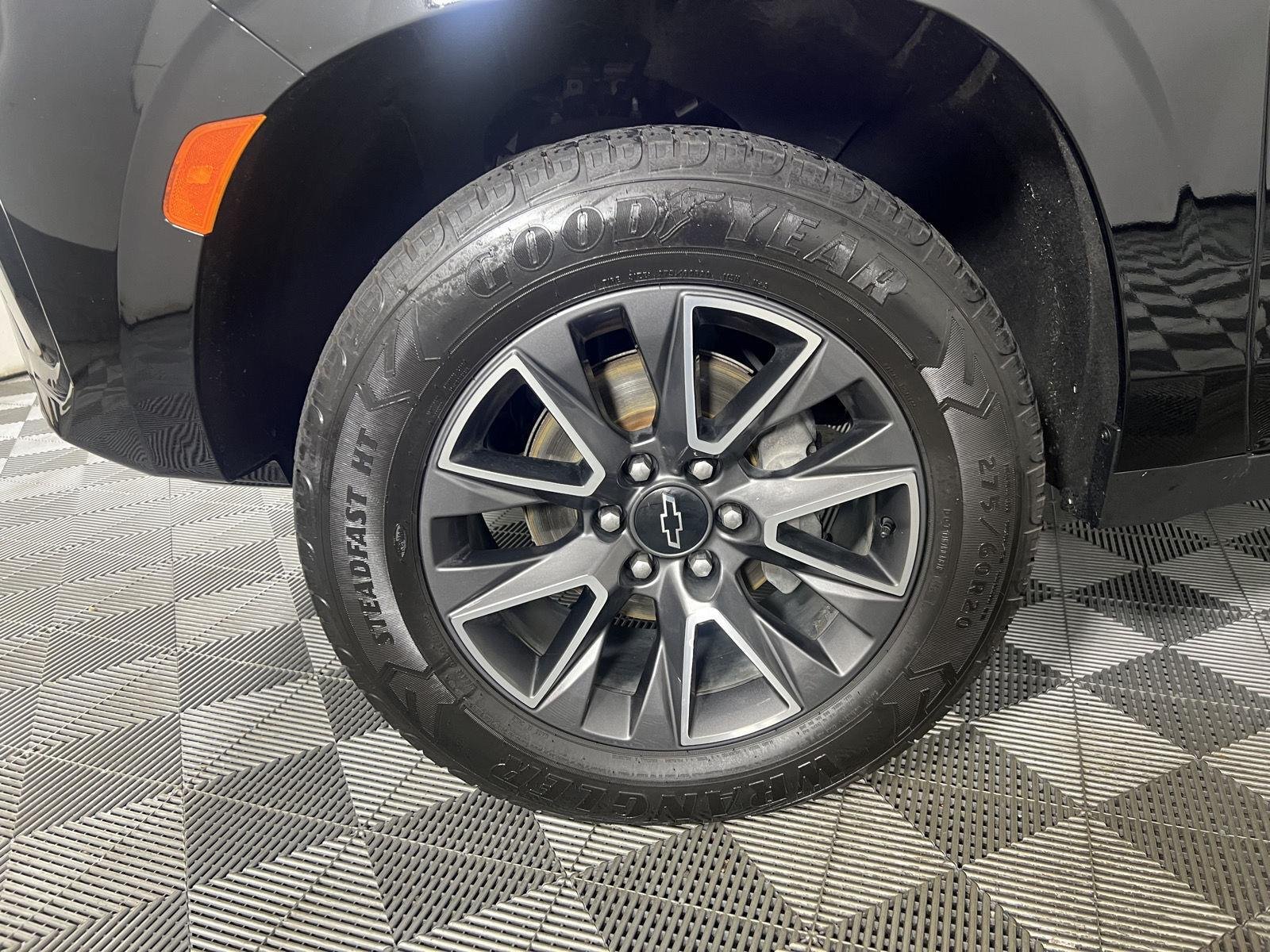 Used 2023 Black Chevrolet Z71 image 25