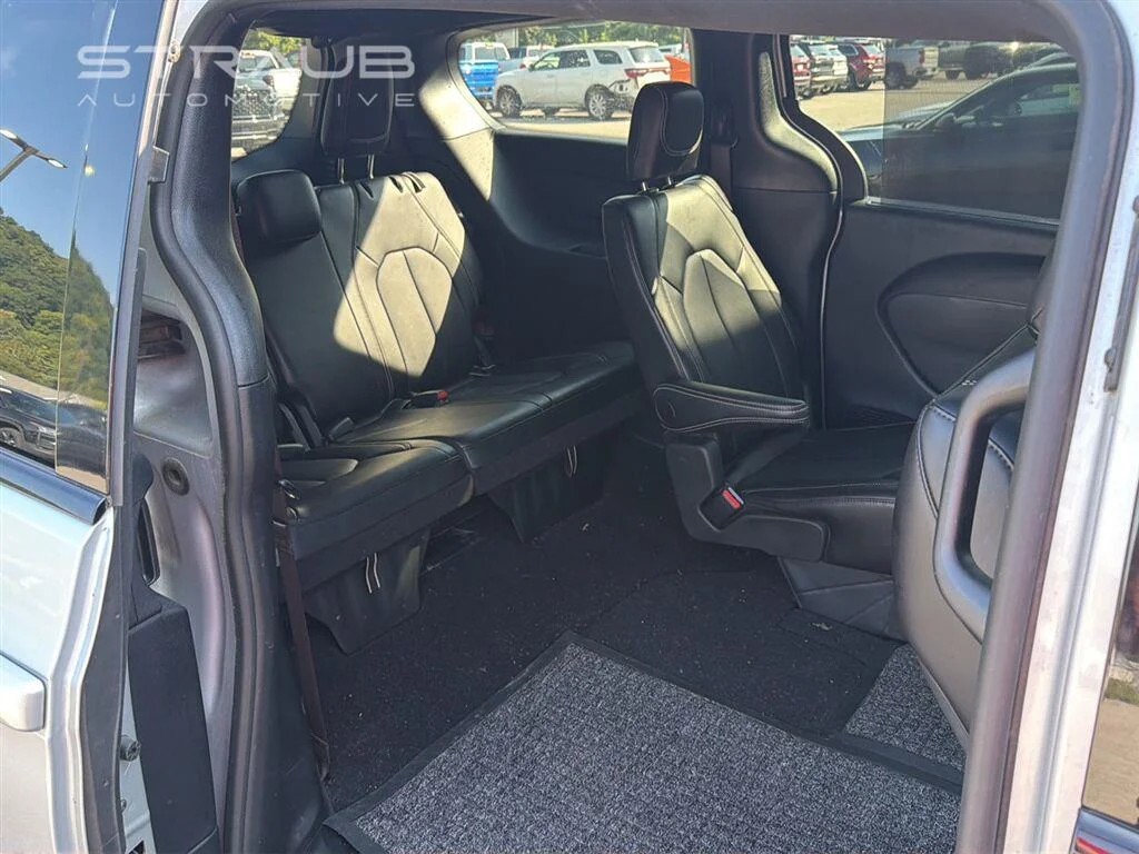 Used 2024 Silver Mist Clearcoat Chrysler Touring L image 8