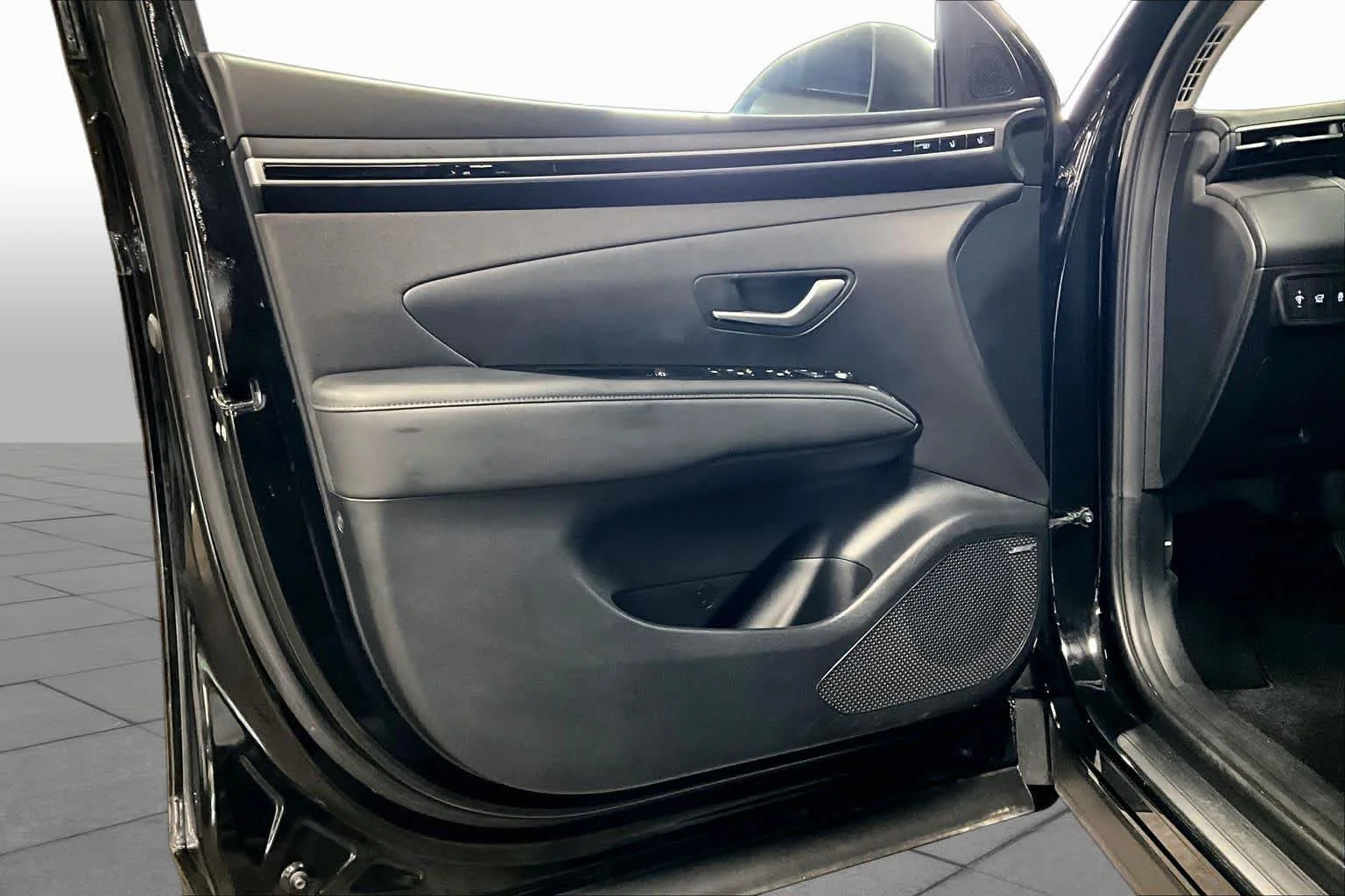 Used 2022 Phantom Black Hyundai Limited image 21