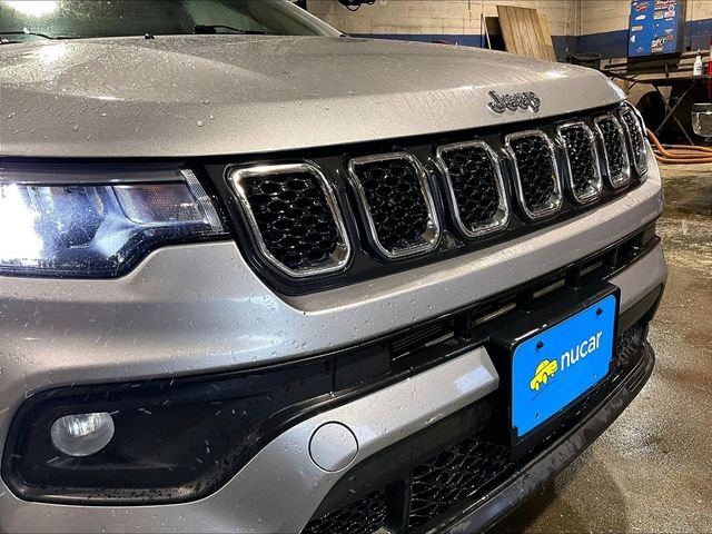 Used 2024 Silver Jeep Latitude image 29