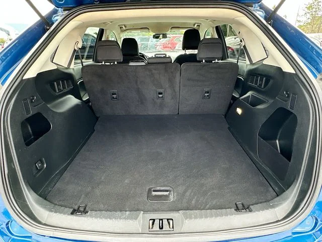 Used 2022 Blue Ford SE image 24