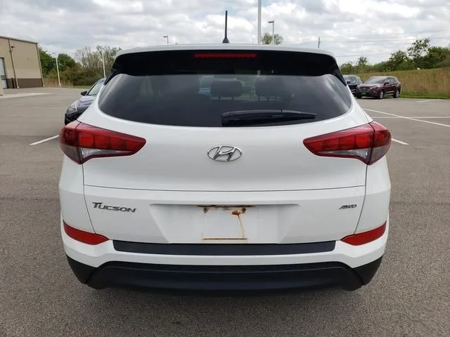Used 2018 White Hyundai SE image 6