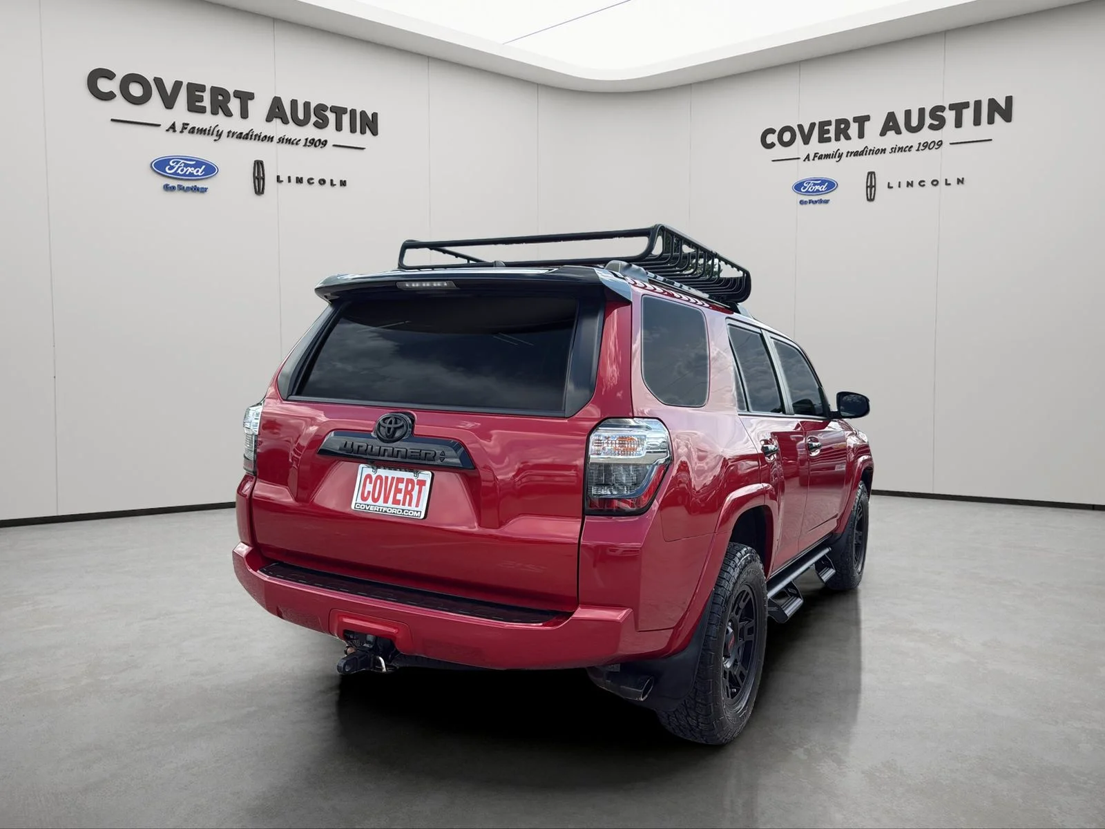 Used 2021 Red Toyota Venture image 5