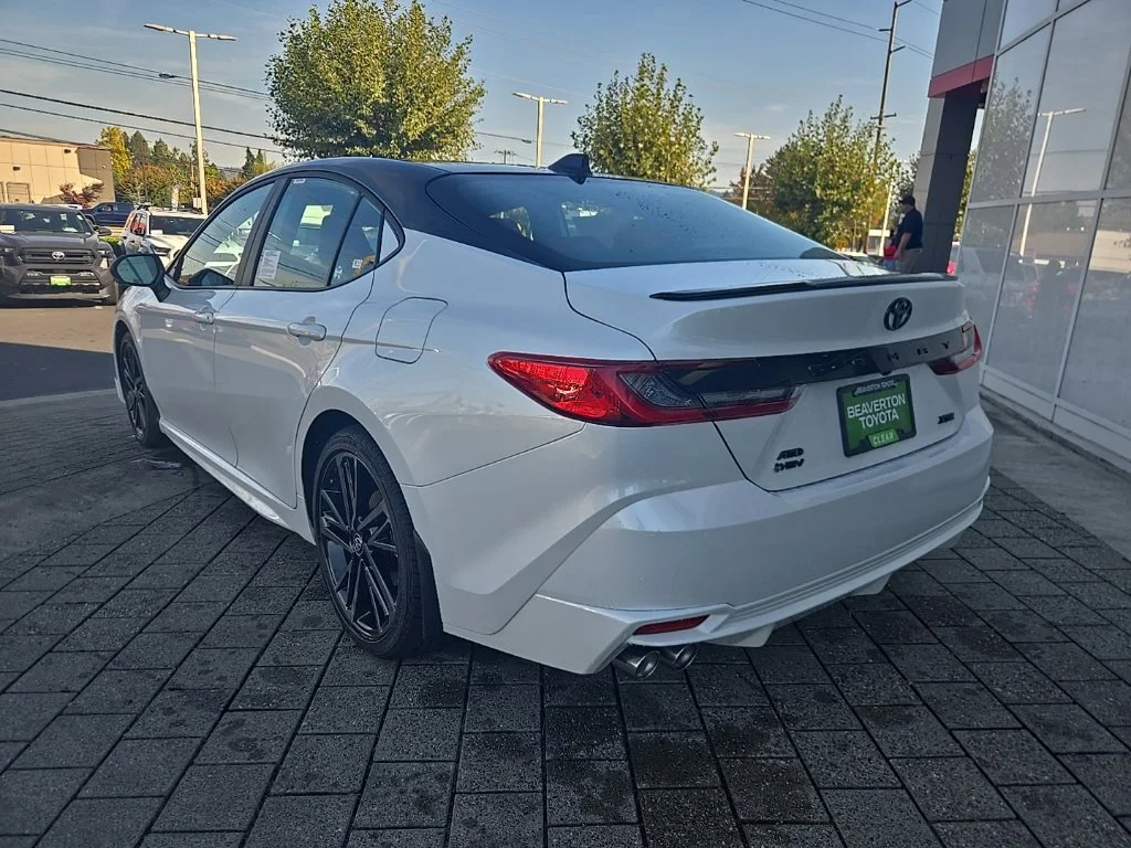 New 2026 Wind Chill Pearl with Midnight Black Metallic roof Toyota XSE image 3
