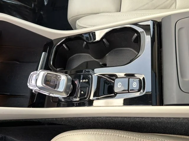 Certified Used 2023  Volvo Ultimate image 24