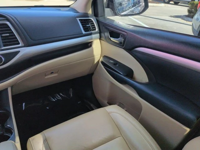 Certified Used 2019 Walnut Toyota XLE image 15
