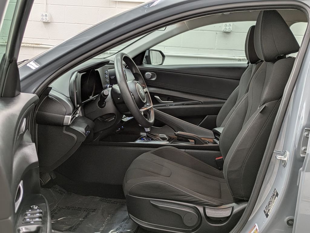 Used 2023 Gray Hyundai SEL image 4