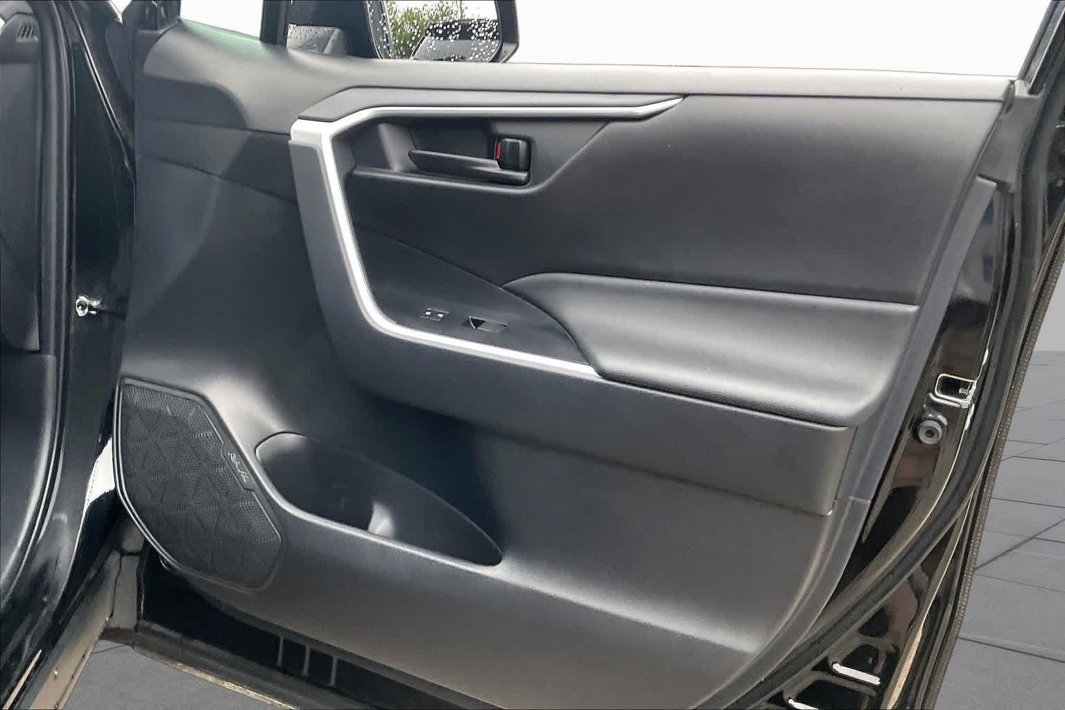 Used 2025 Midnight Black Metallic Toyota LE image 21