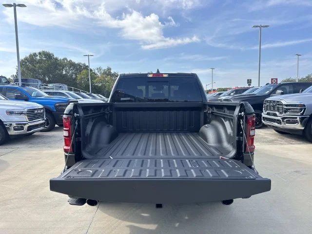 New 2027 Diamond Black Crystal Pearl-Coat Exterior Paint RAM Laramie image 25