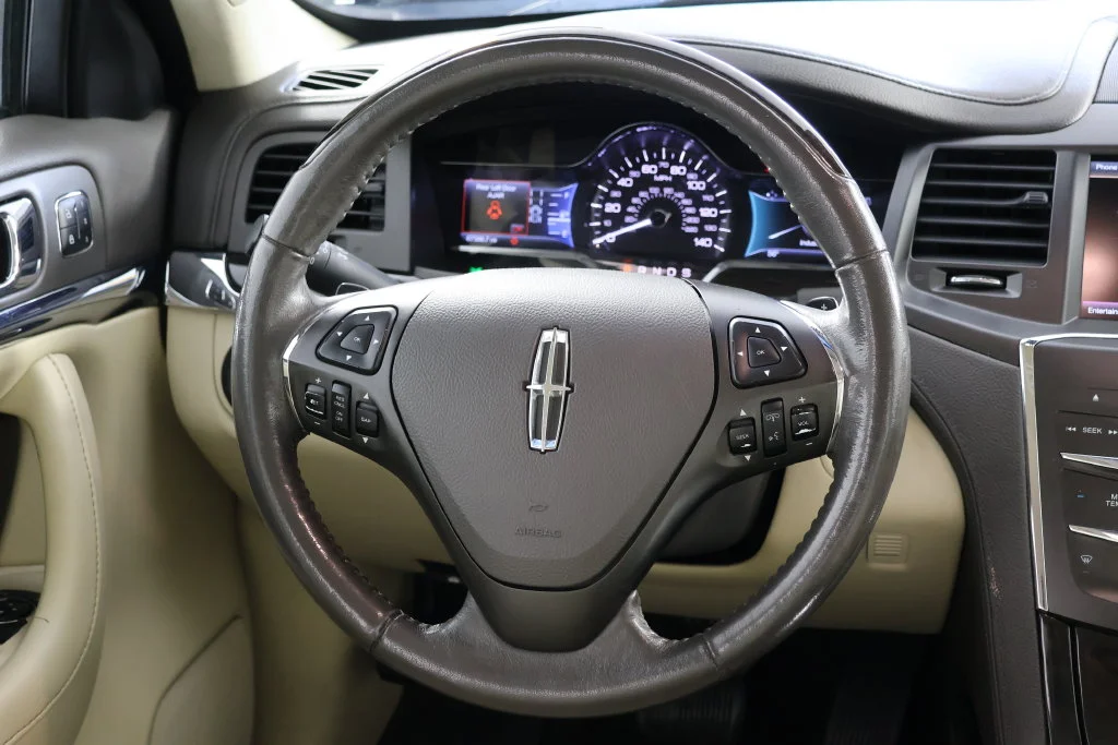 Used 2015 Luxe Lincoln  image 10